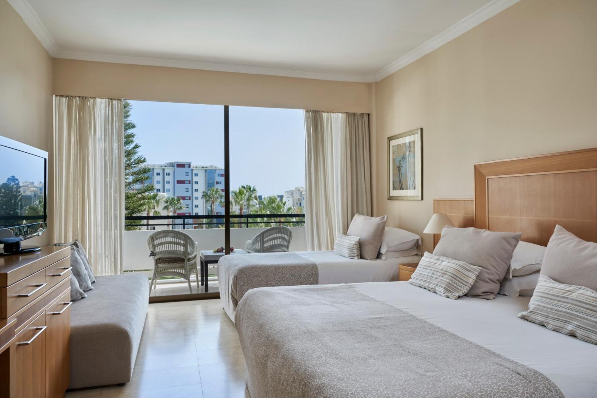 Atlantica Oasis Hotel Limasol Dış mekan fotoğraf